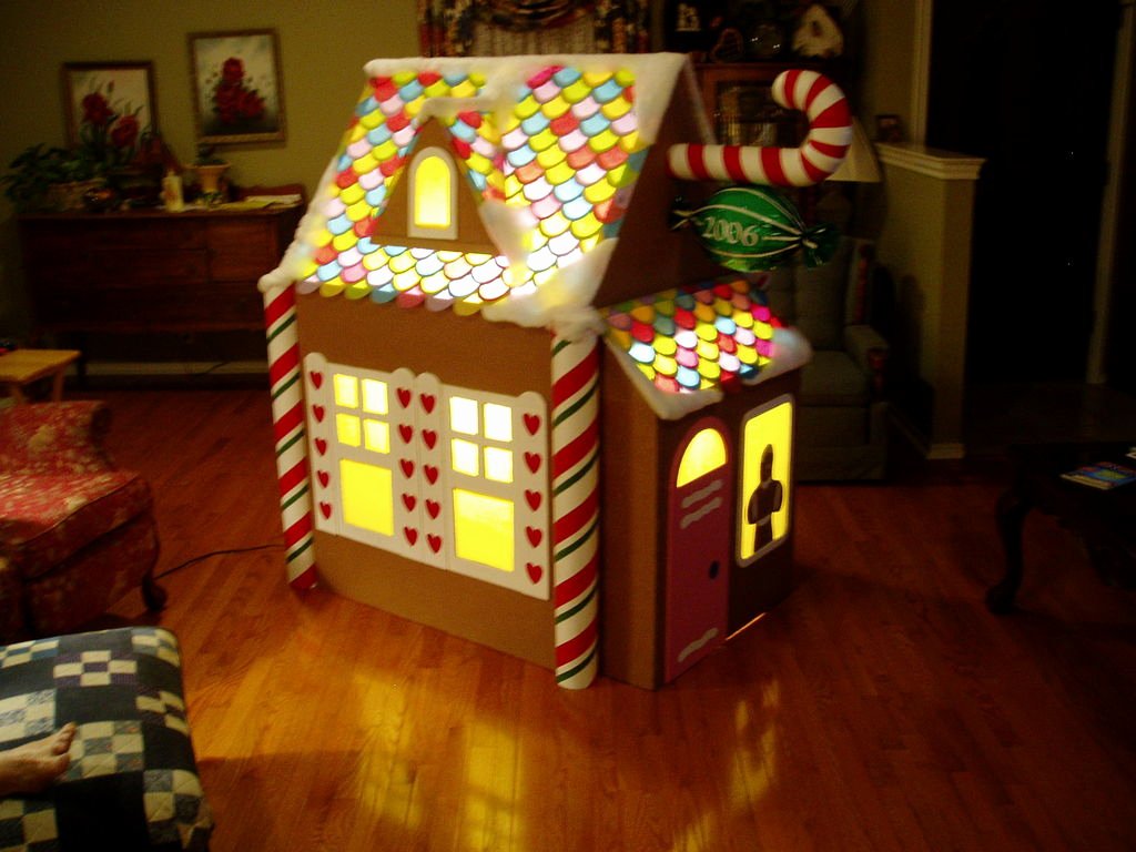 Cardboard Gingerbread House Awesome Make A Gingerbread Playhouse Español