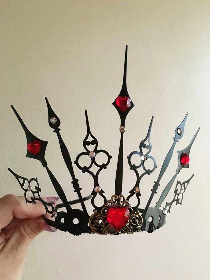 Queen Of Hearts Crown Template Awesome 1000 Ideas About Queen Hearts On Pinterest